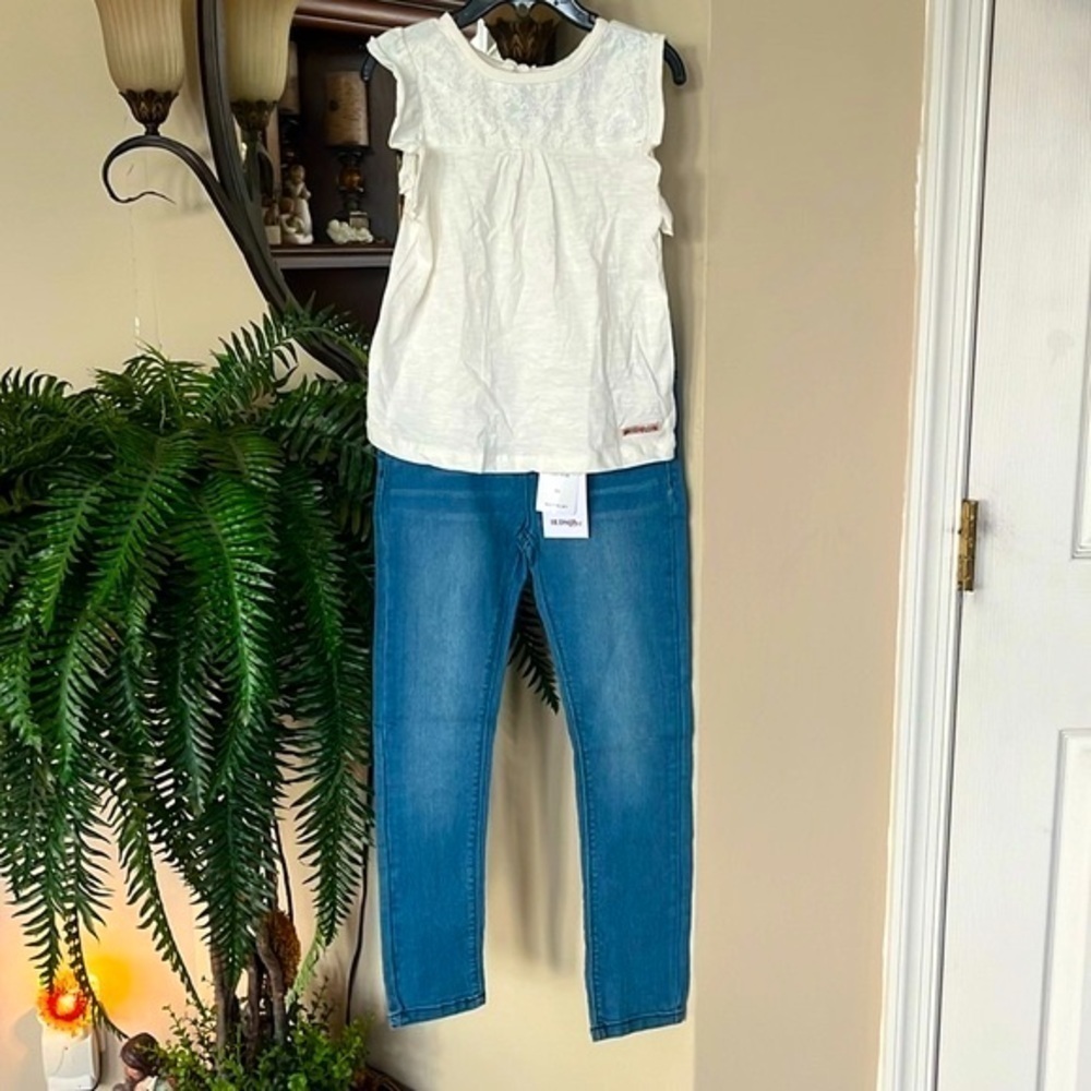 Brand New Hudson Kids 2-Piece Set Blue Jeans & Cream Sleeveless Ruffle Lace Top